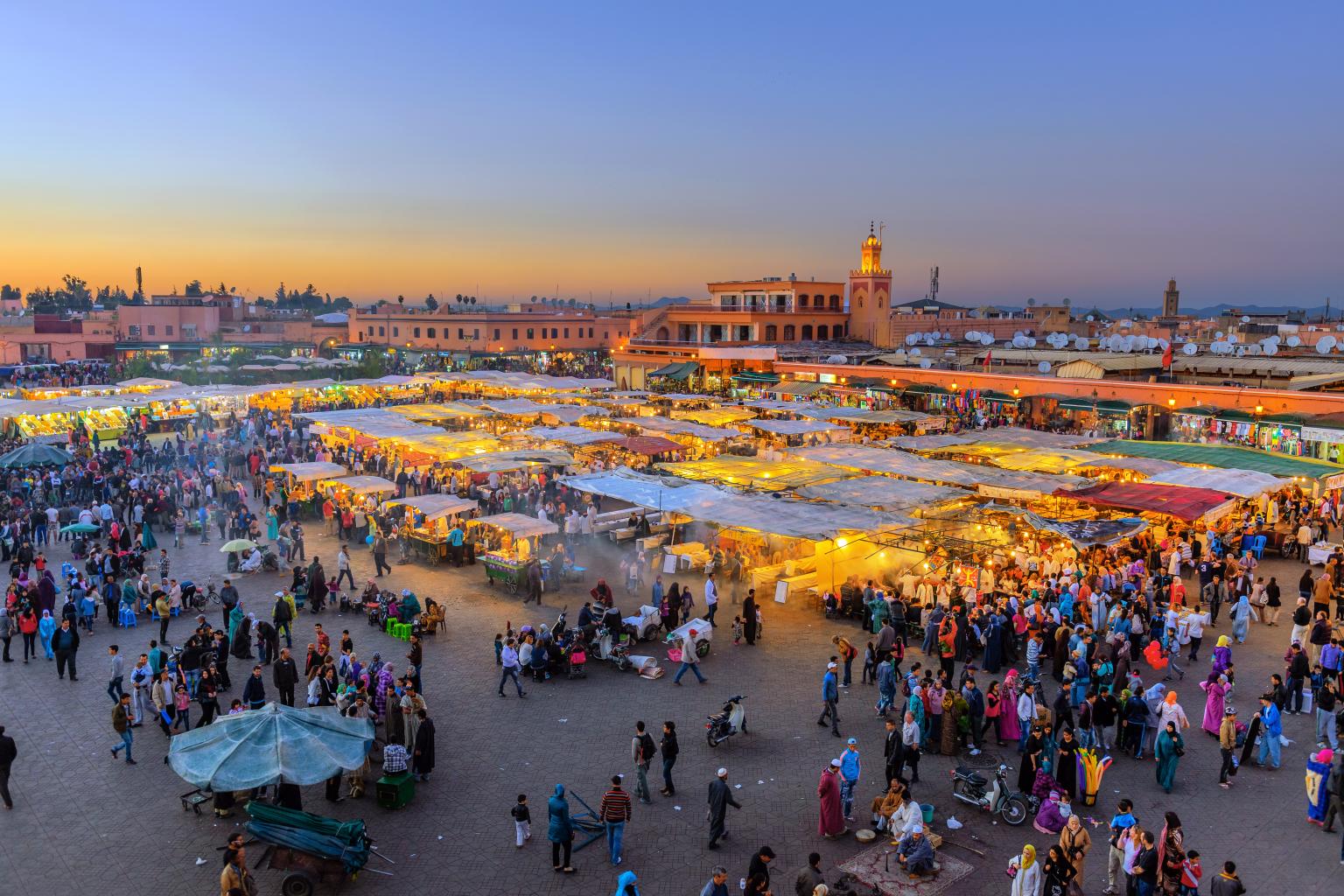 Photo Djemaa El Fna Square with Koutoubia Mosque, Marrakech, Morocco